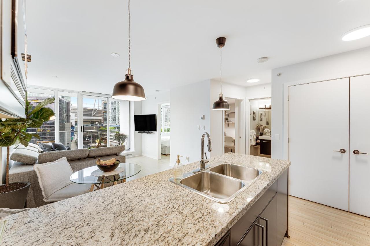 Heart Of Downtown 1 Bd Entire Condo - Pool, Gym, Parking, Office, Ac Vancouver Bagian luar foto
