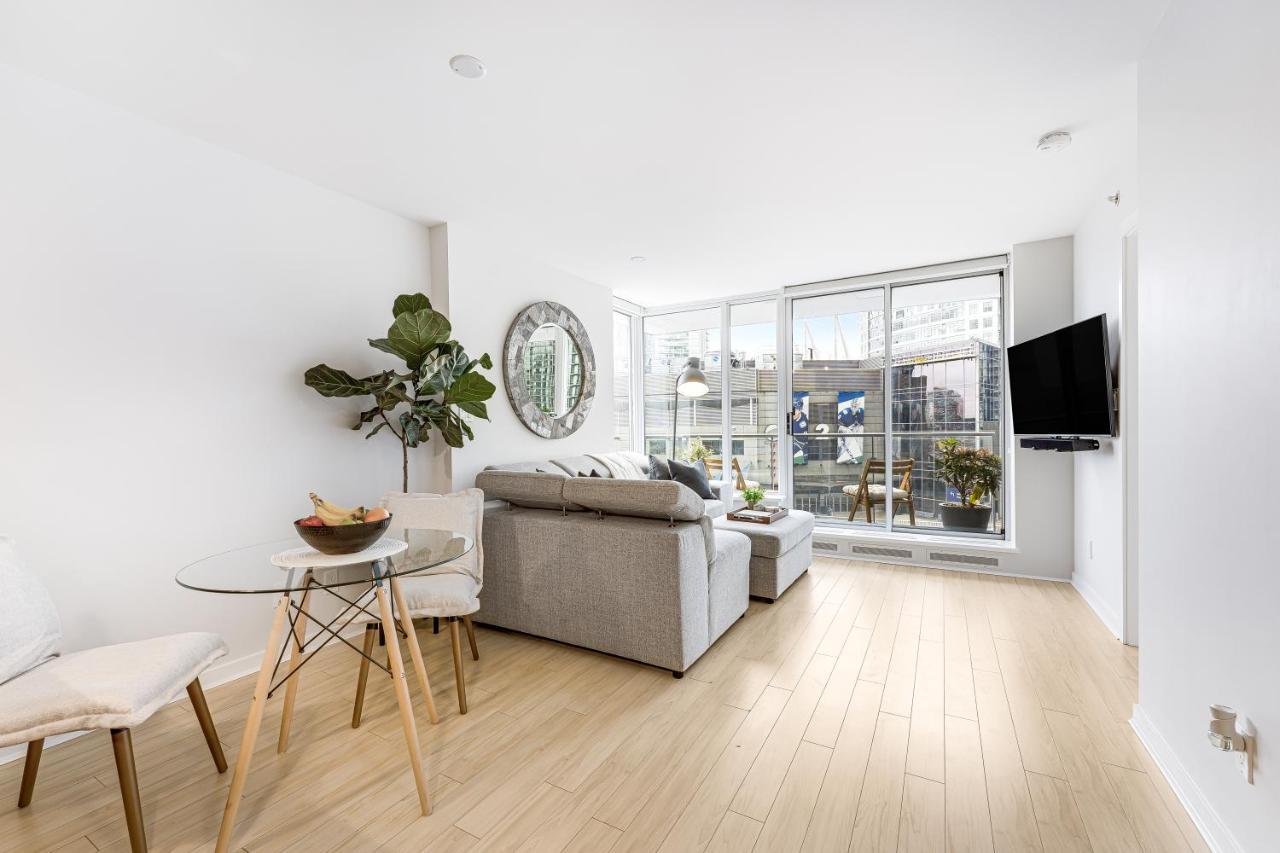 Heart Of Downtown 1 Bd Entire Condo - Pool, Gym, Parking, Office, Ac Vancouver Bagian luar foto