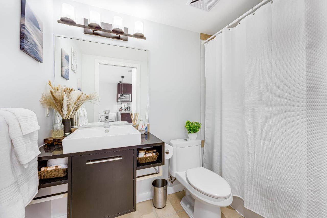 Heart Of Downtown 1 Bd Entire Condo - Pool, Gym, Parking, Office, Ac Vancouver Bagian luar foto