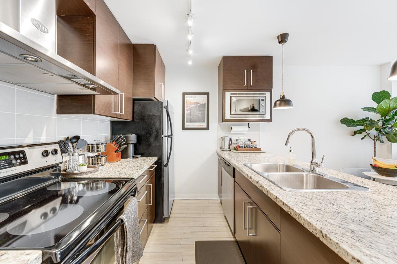 Heart Of Downtown 1 Bd Entire Condo - Pool, Gym, Parking, Office, Ac Vancouver Bagian luar foto