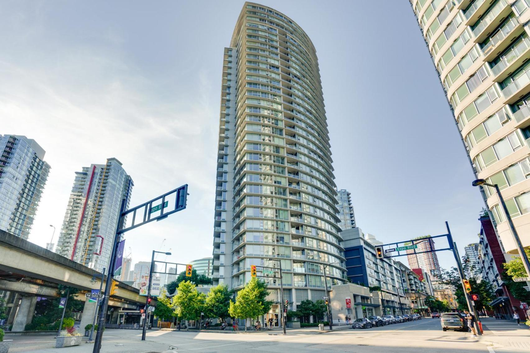 Heart Of Downtown 1 Bd Entire Condo - Pool, Gym, Parking, Office, Ac Vancouver Bagian luar foto